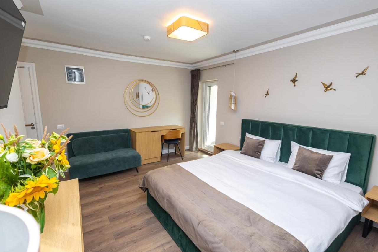 B59 Boutique Hotel Campulung Moldovenesc Bagian luar foto
