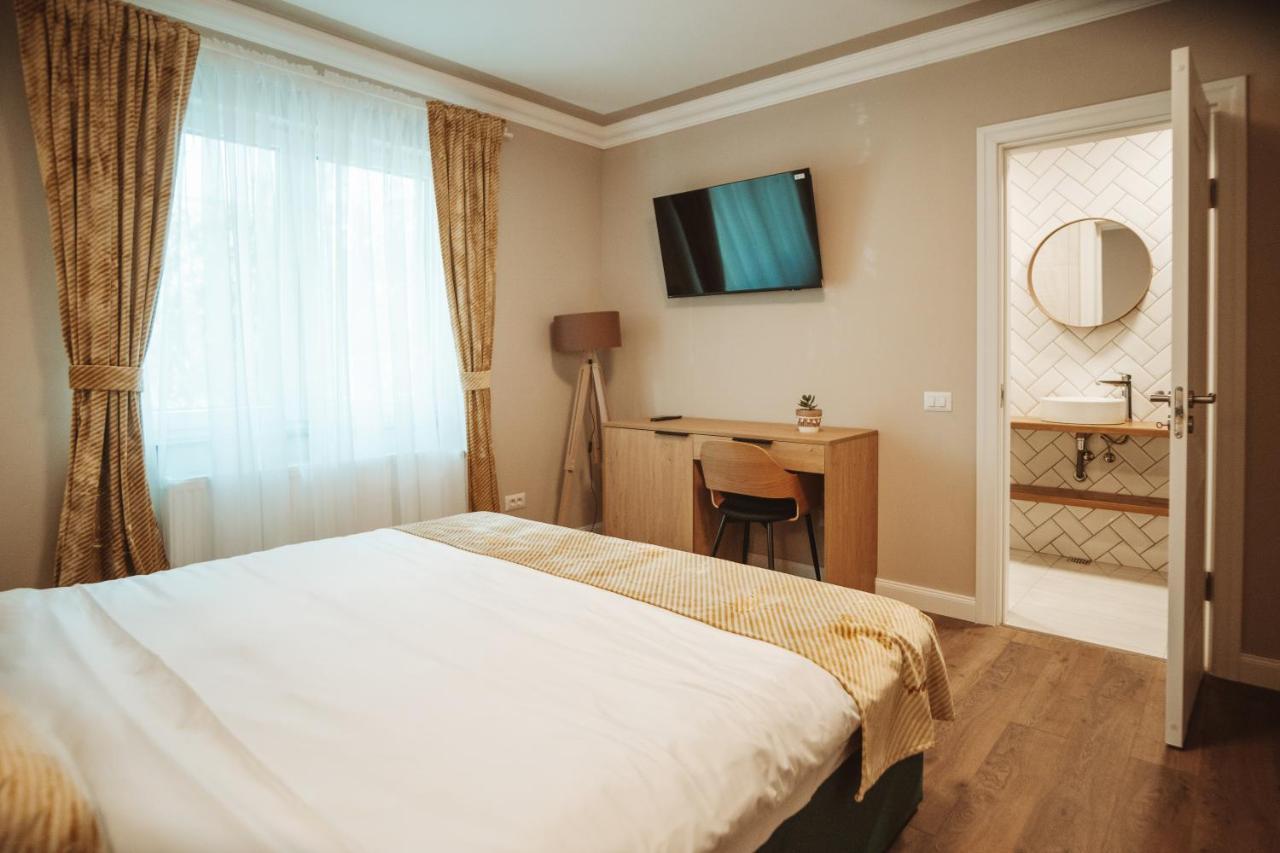 B59 Boutique Hotel Campulung Moldovenesc Bagian luar foto