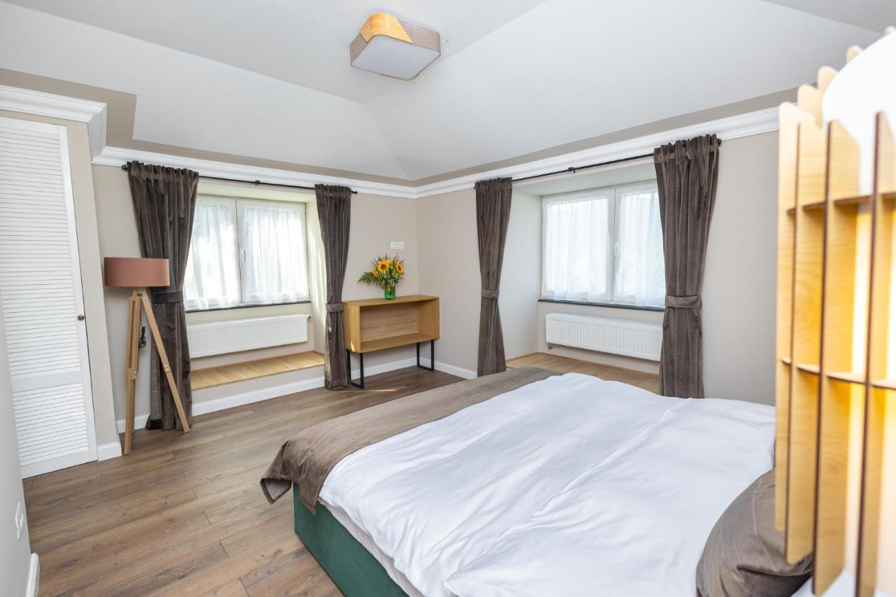 B59 Boutique Hotel Campulung Moldovenesc Bagian luar foto