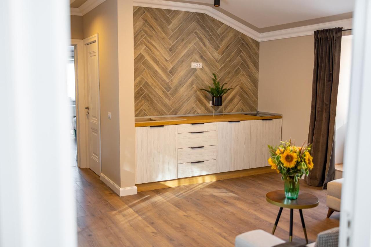B59 Boutique Hotel Campulung Moldovenesc Bagian luar foto