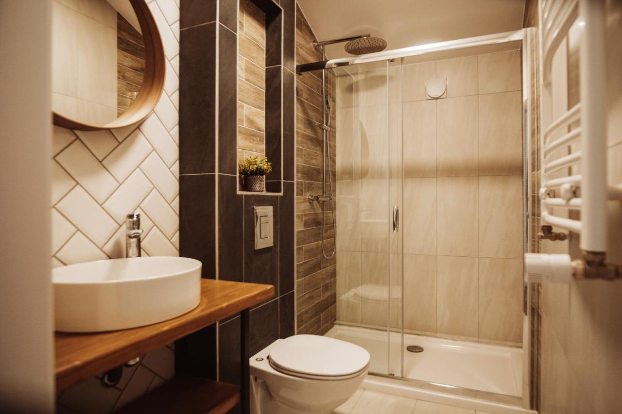 B59 Boutique Hotel Campulung Moldovenesc Bagian luar foto