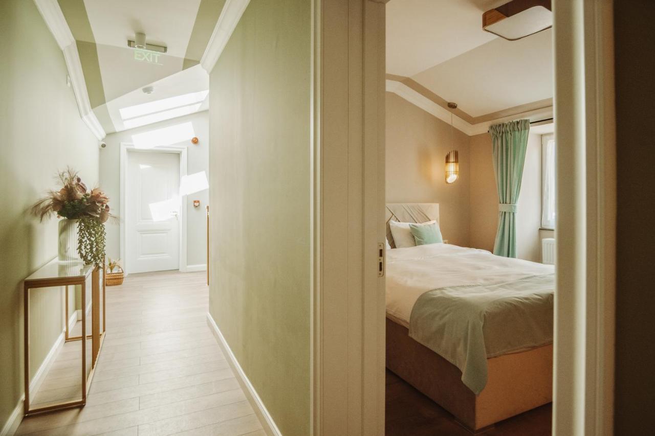 B59 Boutique Hotel Campulung Moldovenesc Bagian luar foto