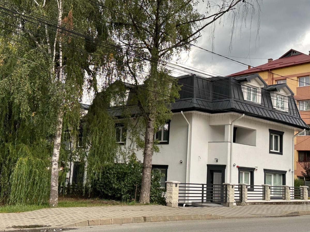 B59 Boutique Hotel Campulung Moldovenesc Bagian luar foto