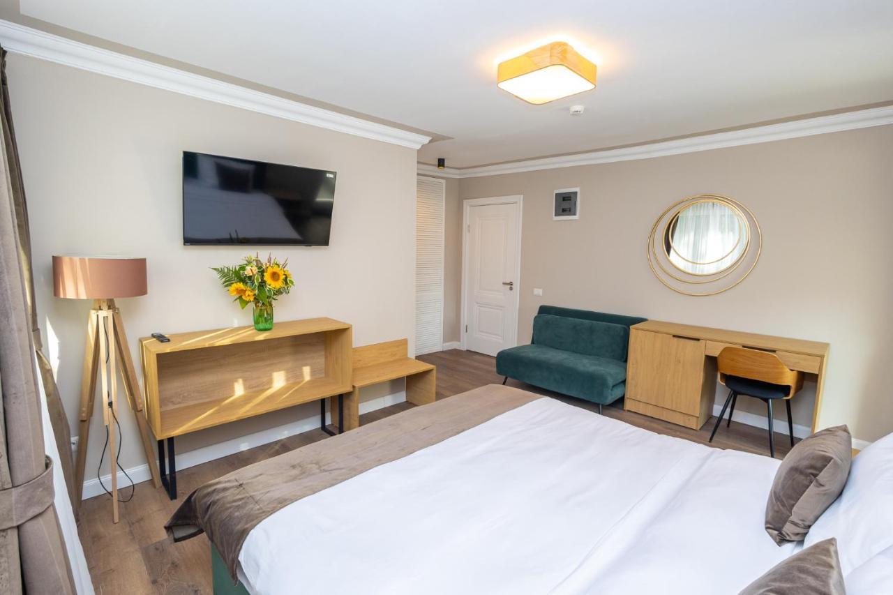 B59 Boutique Hotel Campulung Moldovenesc Bagian luar foto