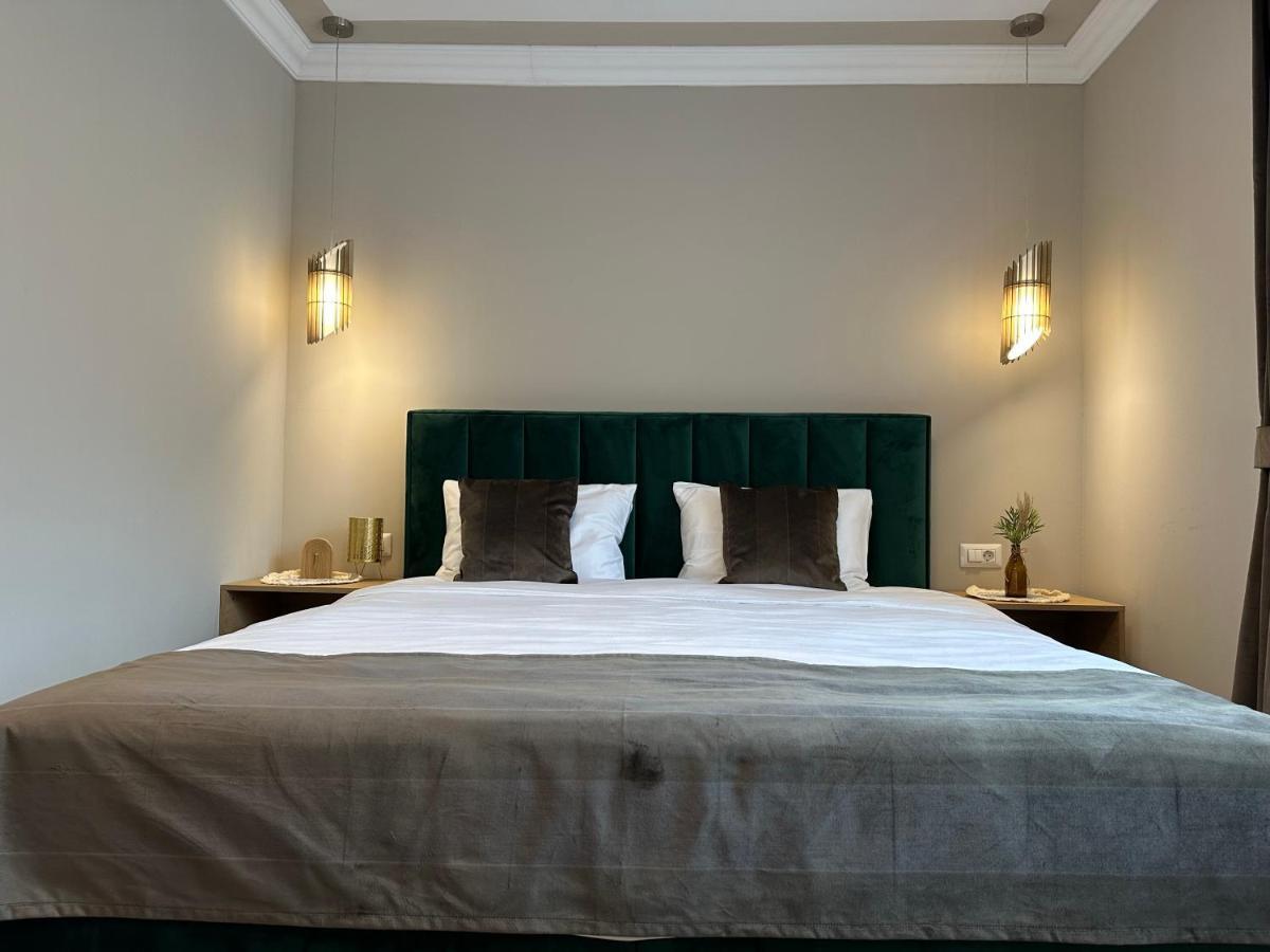 B59 Boutique Hotel Campulung Moldovenesc Bagian luar foto