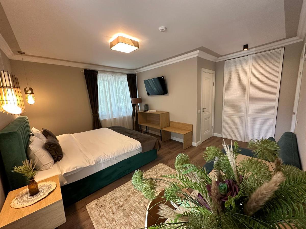B59 Boutique Hotel Campulung Moldovenesc Bagian luar foto