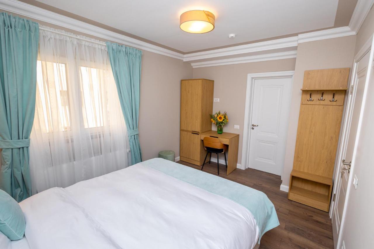 B59 Boutique Hotel Campulung Moldovenesc Bagian luar foto
