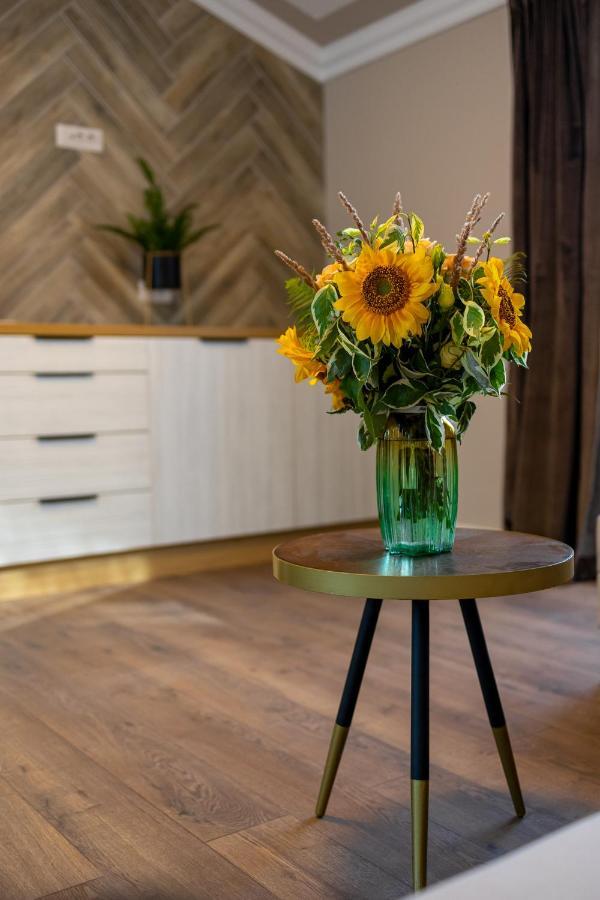 B59 Boutique Hotel Campulung Moldovenesc Bagian luar foto